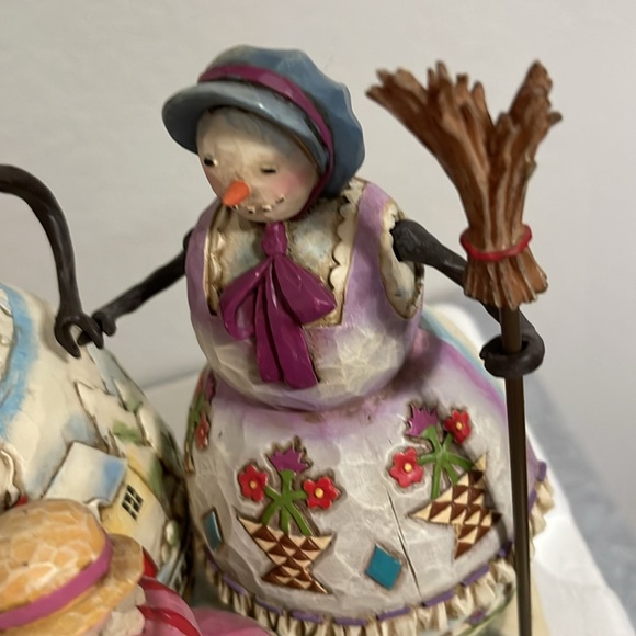 JIM SHORE Heartwood Creek “Warm Hearts On Frosty Days” - Picture 3 of 12